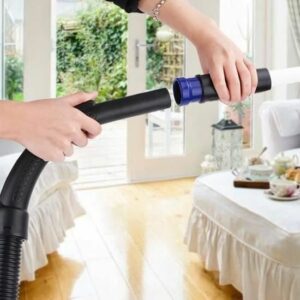 Aspirateur à main avec fixation universelle et brosses d'aspiration pour un nettoyage efficace