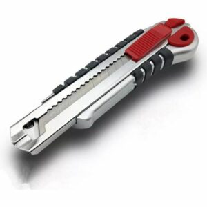 Cutter à Recharge Automatique - 5 Lames Incluses pour un Usage Pratique et Efficace